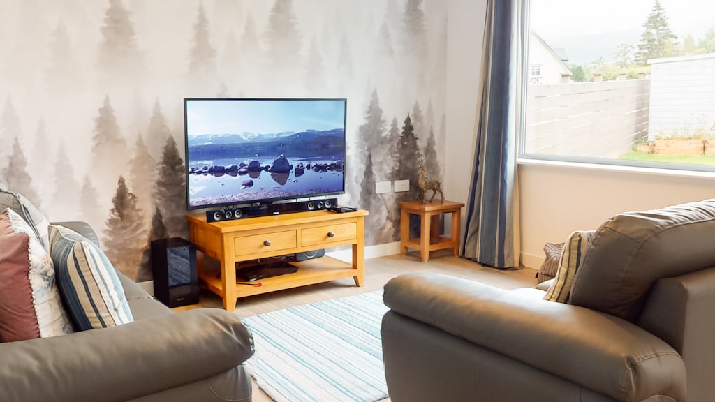 Smart tv and super fast wifi in cosy lounge