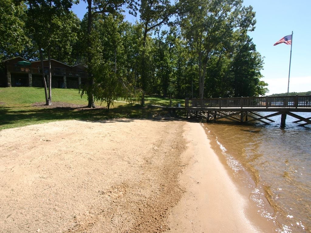 Perfect for small children-walk in access to lake