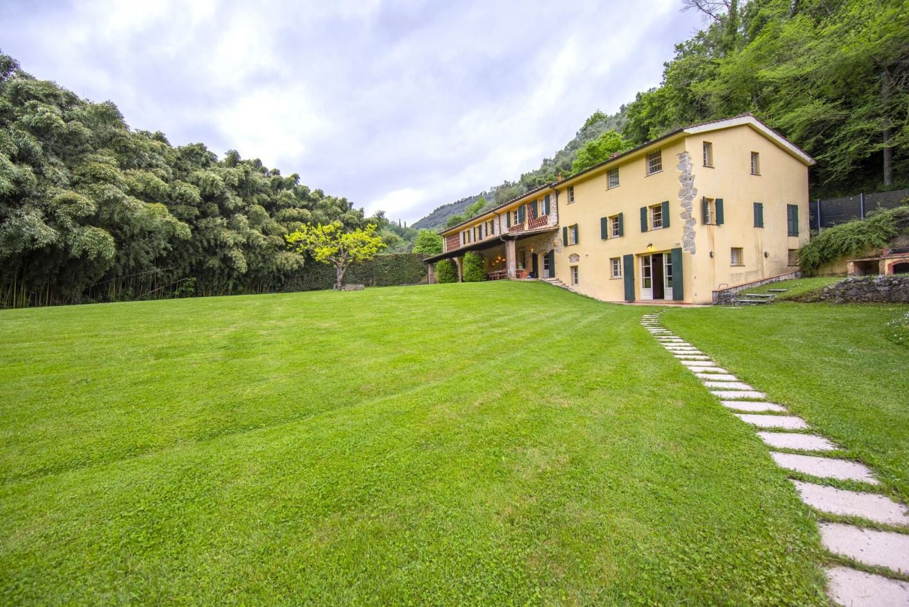 Property Image 2 - Charming villa with private garden and pool near Versilia coast