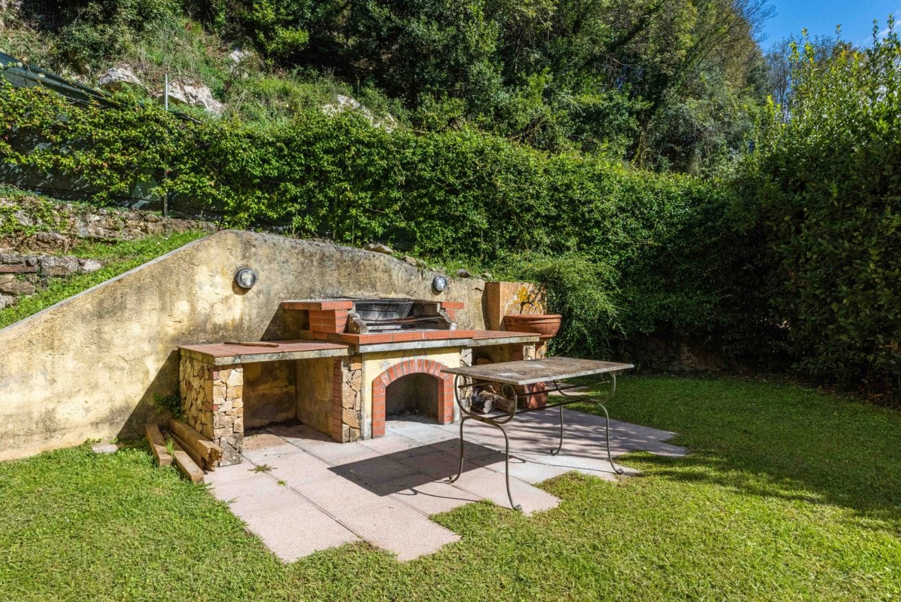 Charming villa with private garden and pool near Versilia coast