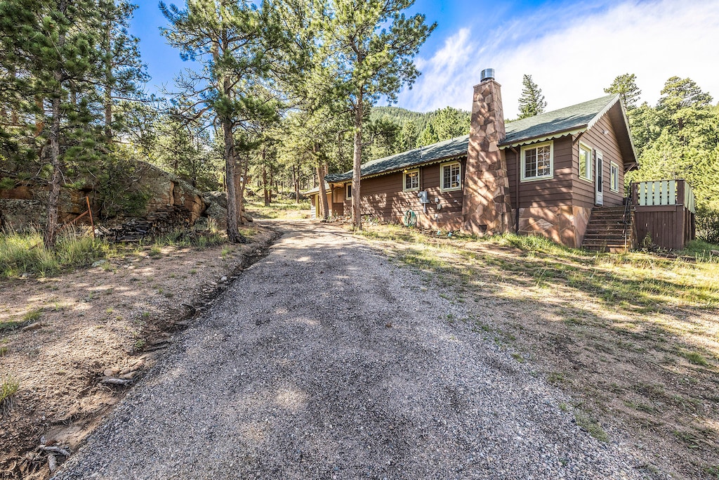 Kittery West Estes Park, Home exterior and driveway.