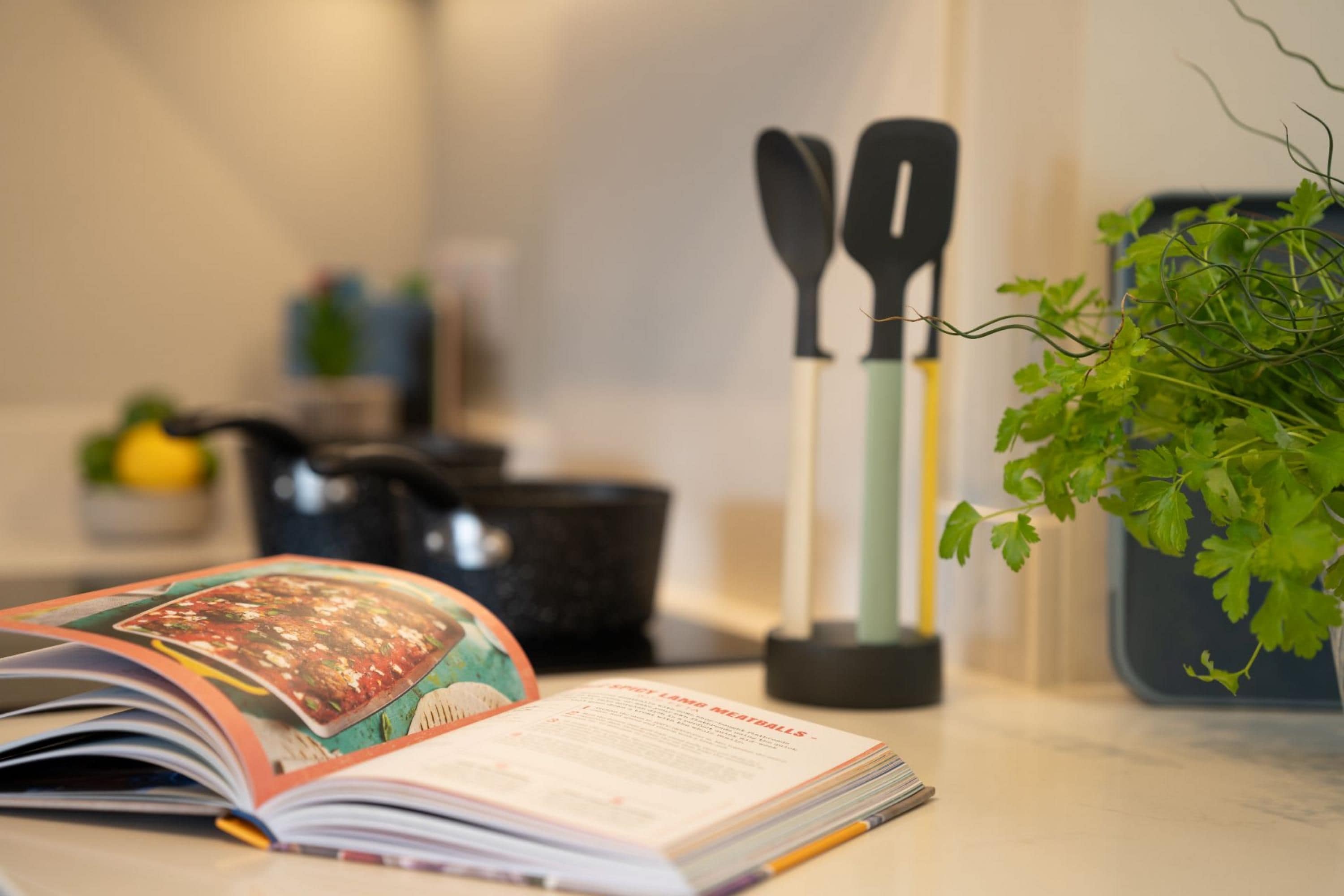 Ambleside Gem  Parking  Balcony  Scenic Views