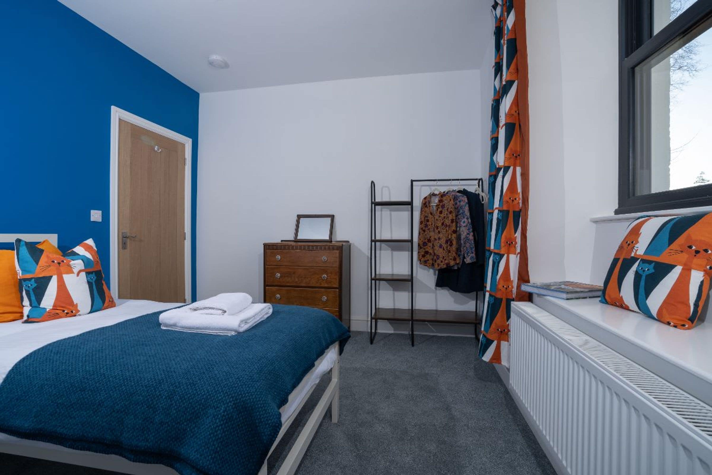 4 Bedroom Waterhead Range Cottage by LetMeStay