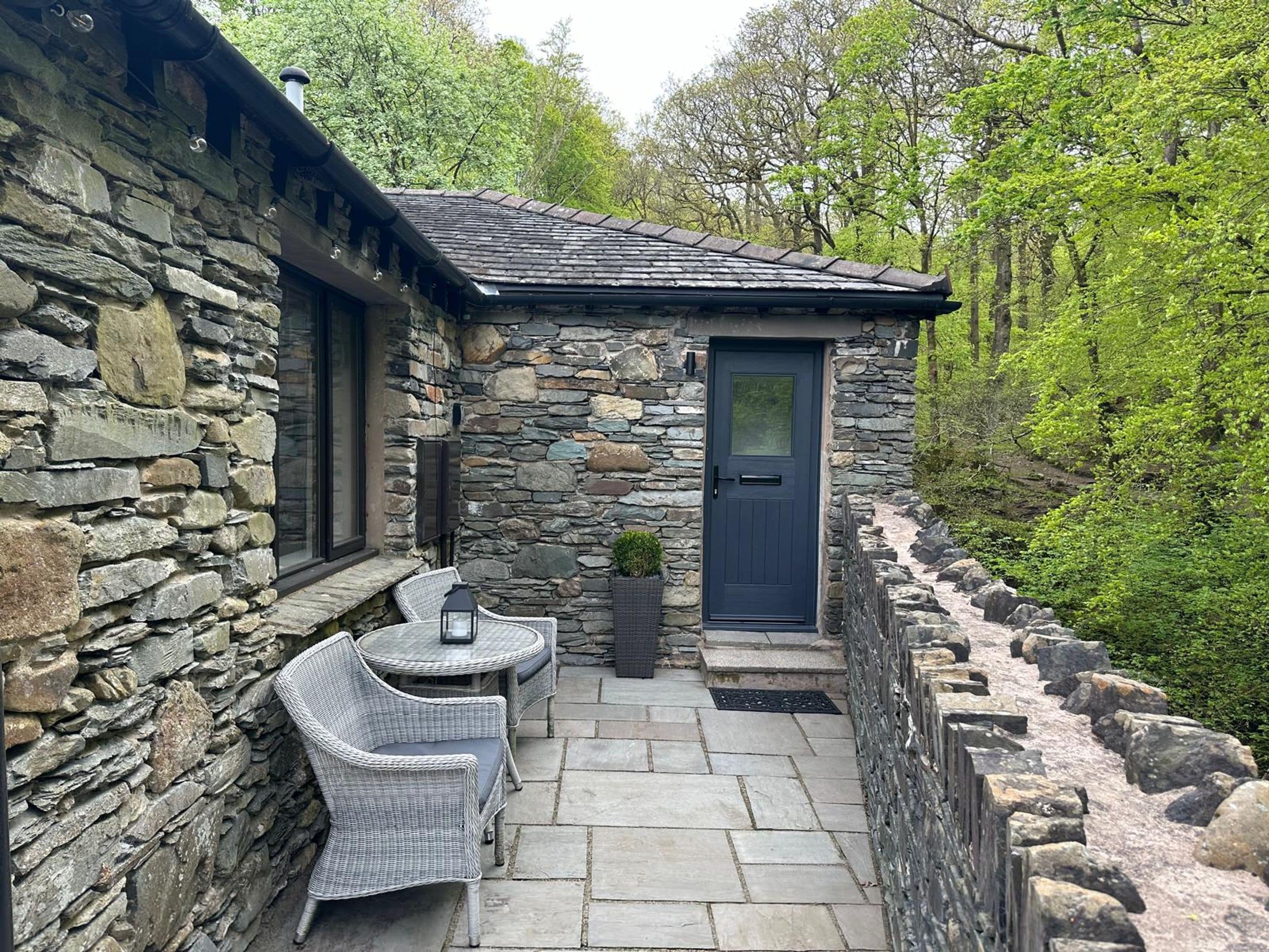 Spacious Detached property with Waterfall View