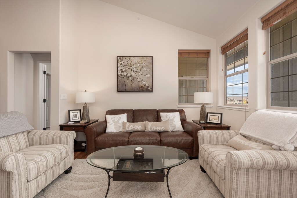 SG Ten Mile H302 living room