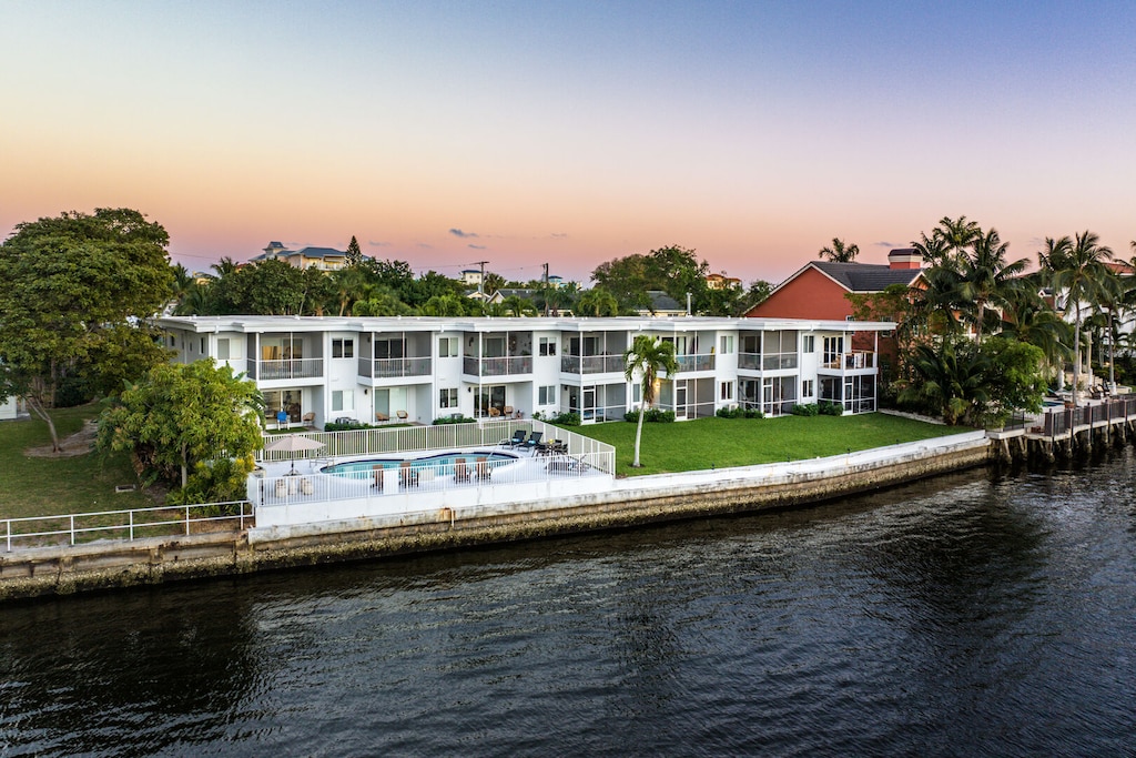 View fo the building - situated on the main intracoastal waterway - you will see megayachts passing by!