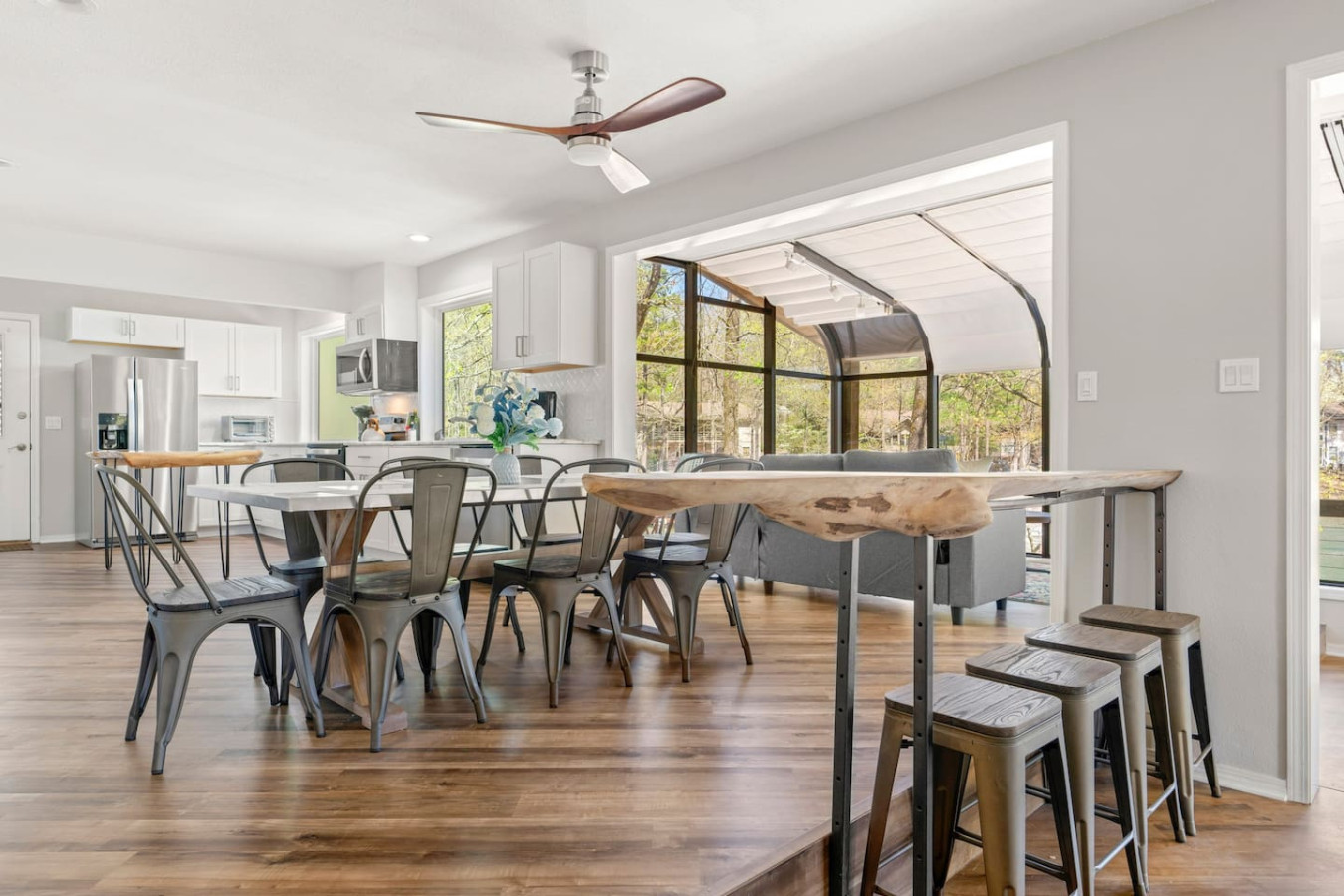 Lakefront Paradise w/Hot Tub, Decked Out on Desoto