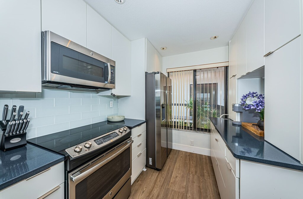 18-web-or-mls-Kitchen 2-2