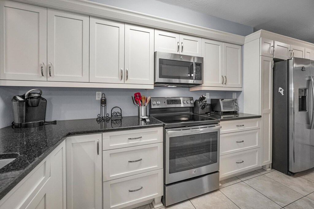 12-web-or-mls-Kitchen3