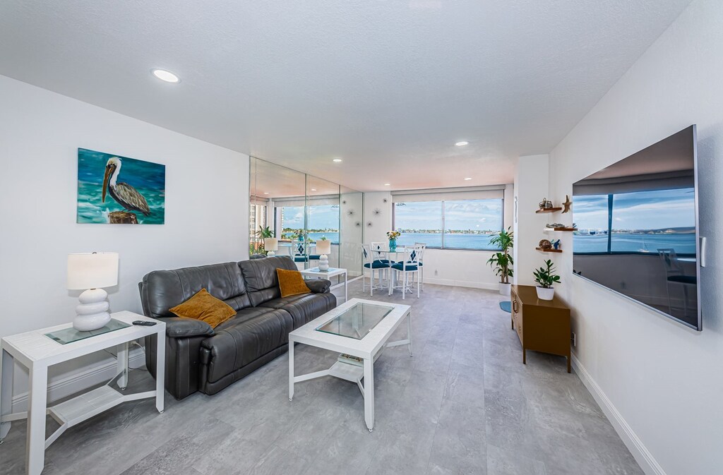 21-web-or-mls-Living Room 1-3