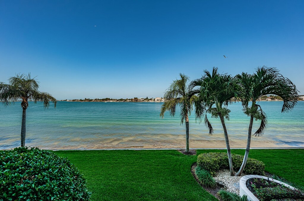 0-web-or-mls-Balcony View 1