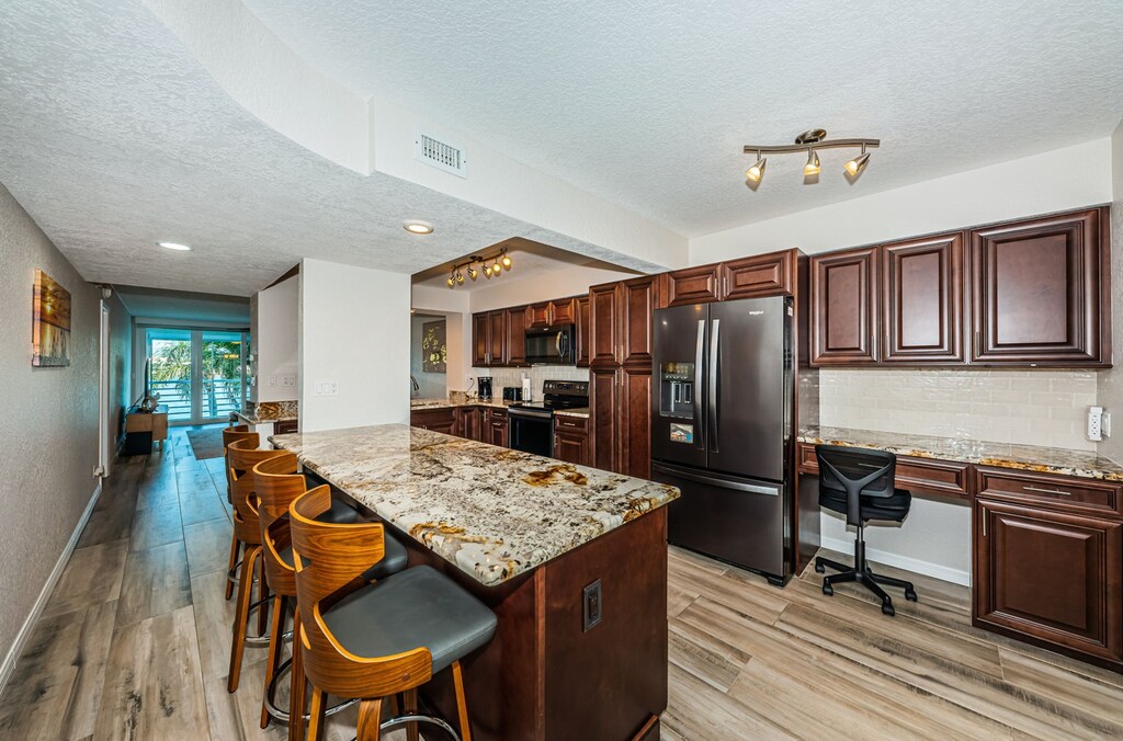 14-web-or-mls-Foyer 1