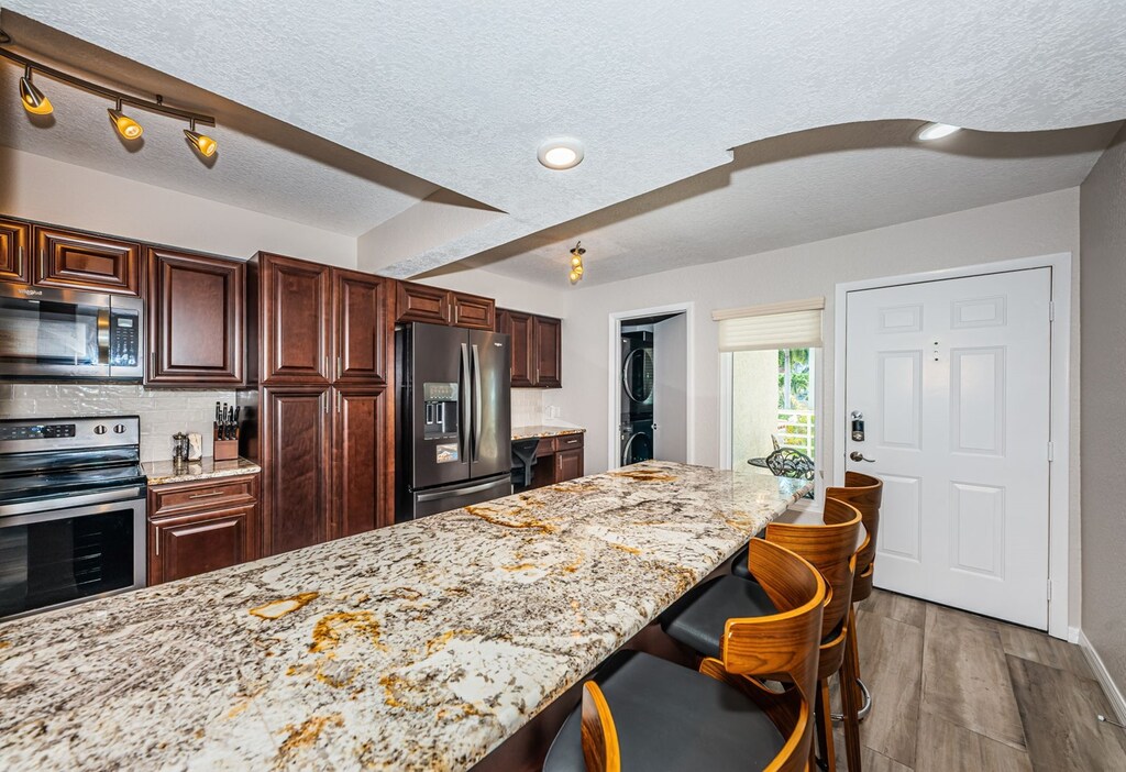 15-web-or-mls-Foyer 2