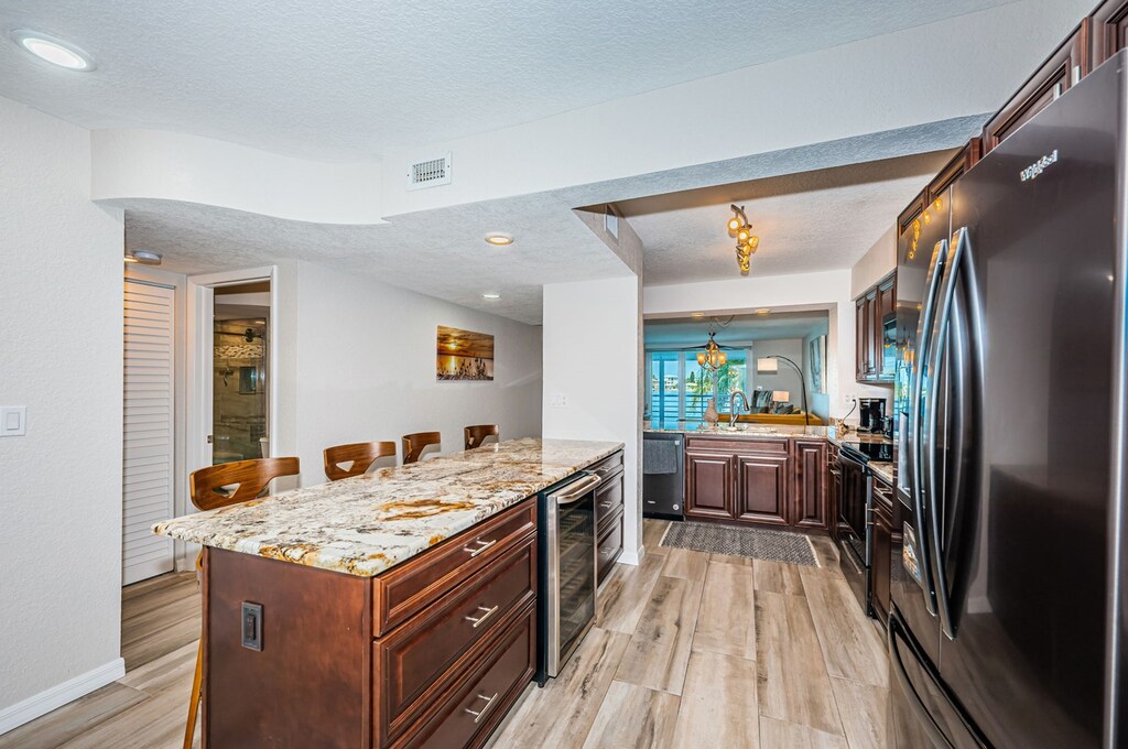 18-web-or-mls-Kitchen 2