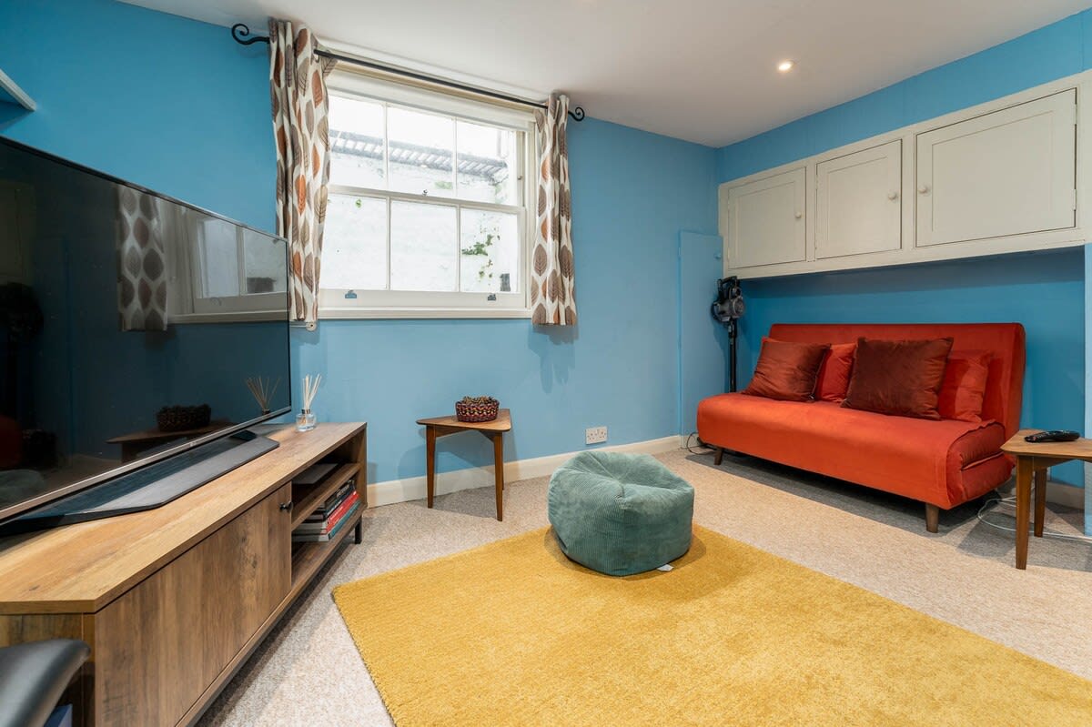 Blue Hues on Over Street, Brighton and Hove - Host & Stay