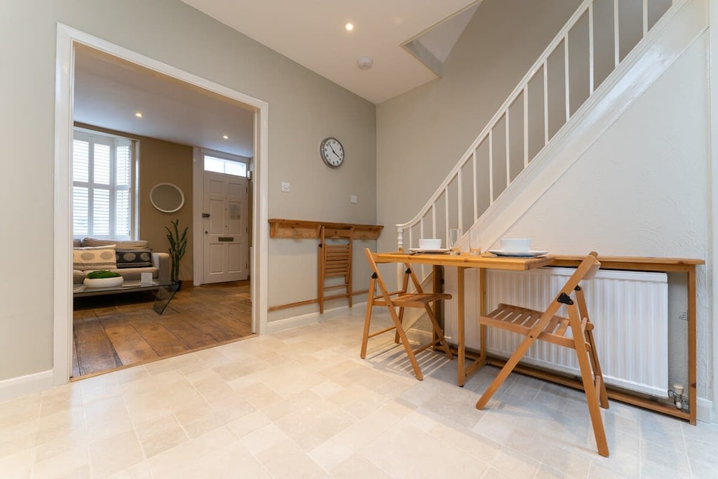 Blue Hues on Over Street, Brighton and Hove - Host & Stay