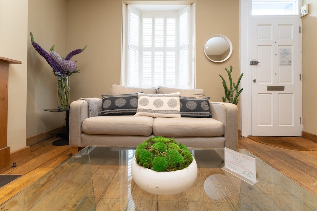 Blue Hues on Over Street, Brighton and Hove - Host & Stay