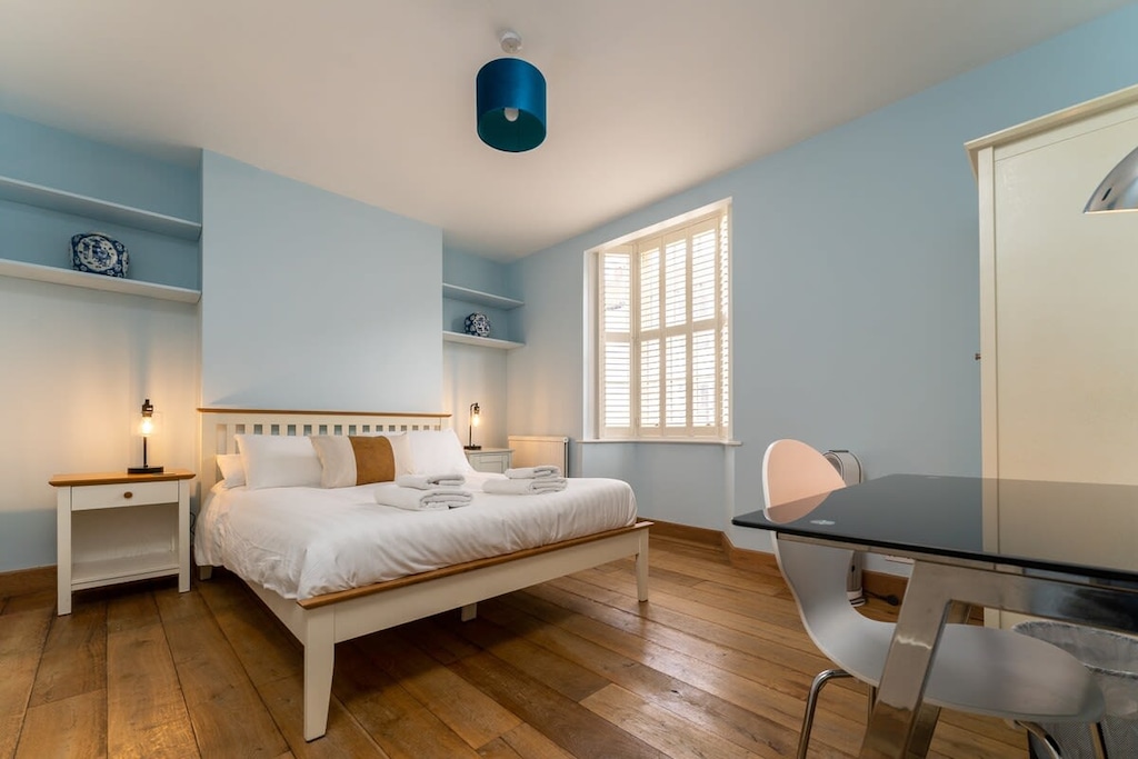 Blue Hues on Over Street, Brighton and Hove - Host & Stay