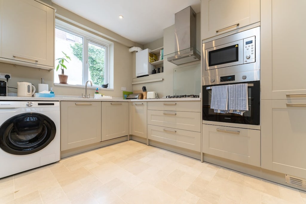 Blue Hues on Over Street, Brighton and Hove - Host & Stay