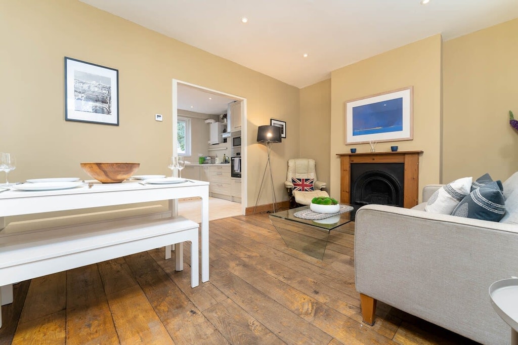 Blue Hues on Over Street, Brighton and Hove - Host & Stay