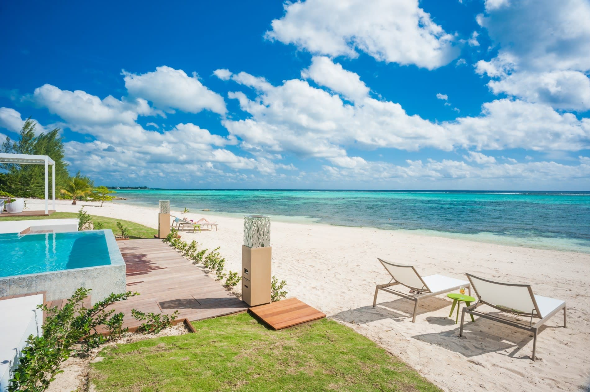 Elaborate Beachfront Villa with Pool Elaborate Beachfront Villa with Pool