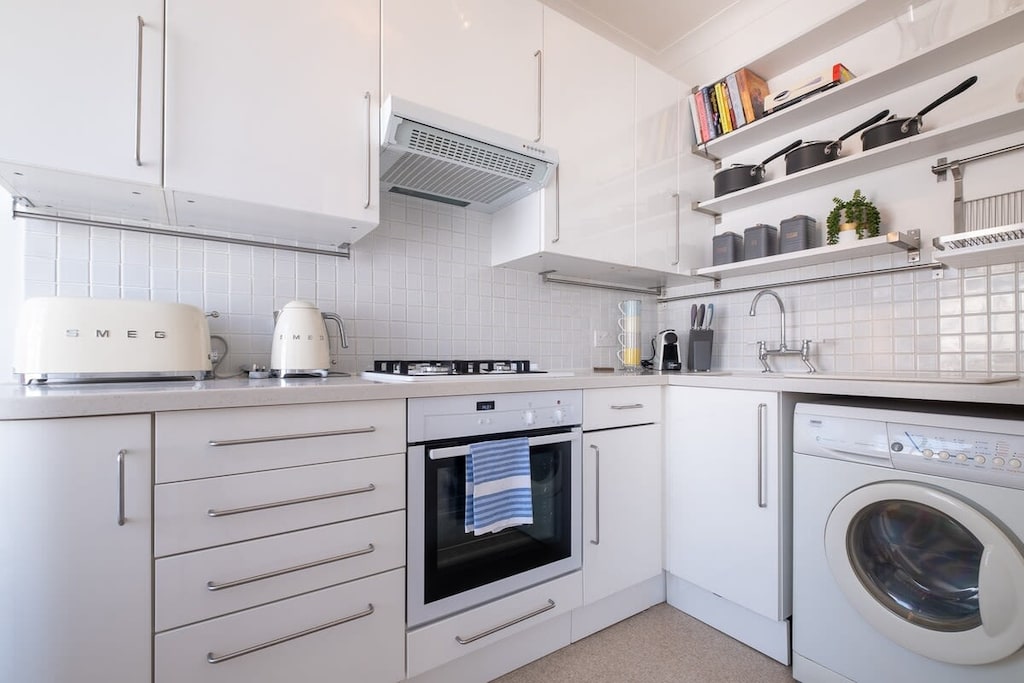 Guildford Apartment, Brighton and Hove - Host & Stay