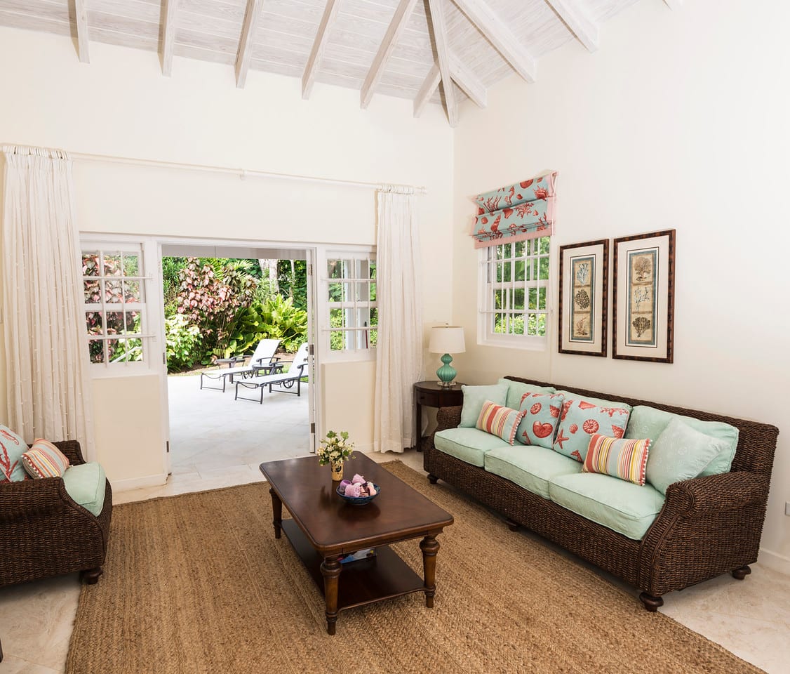 A Stunning Six-bedroom Villa With Golf Course View A Stunning Six-bedroom Villa With Golf Course View