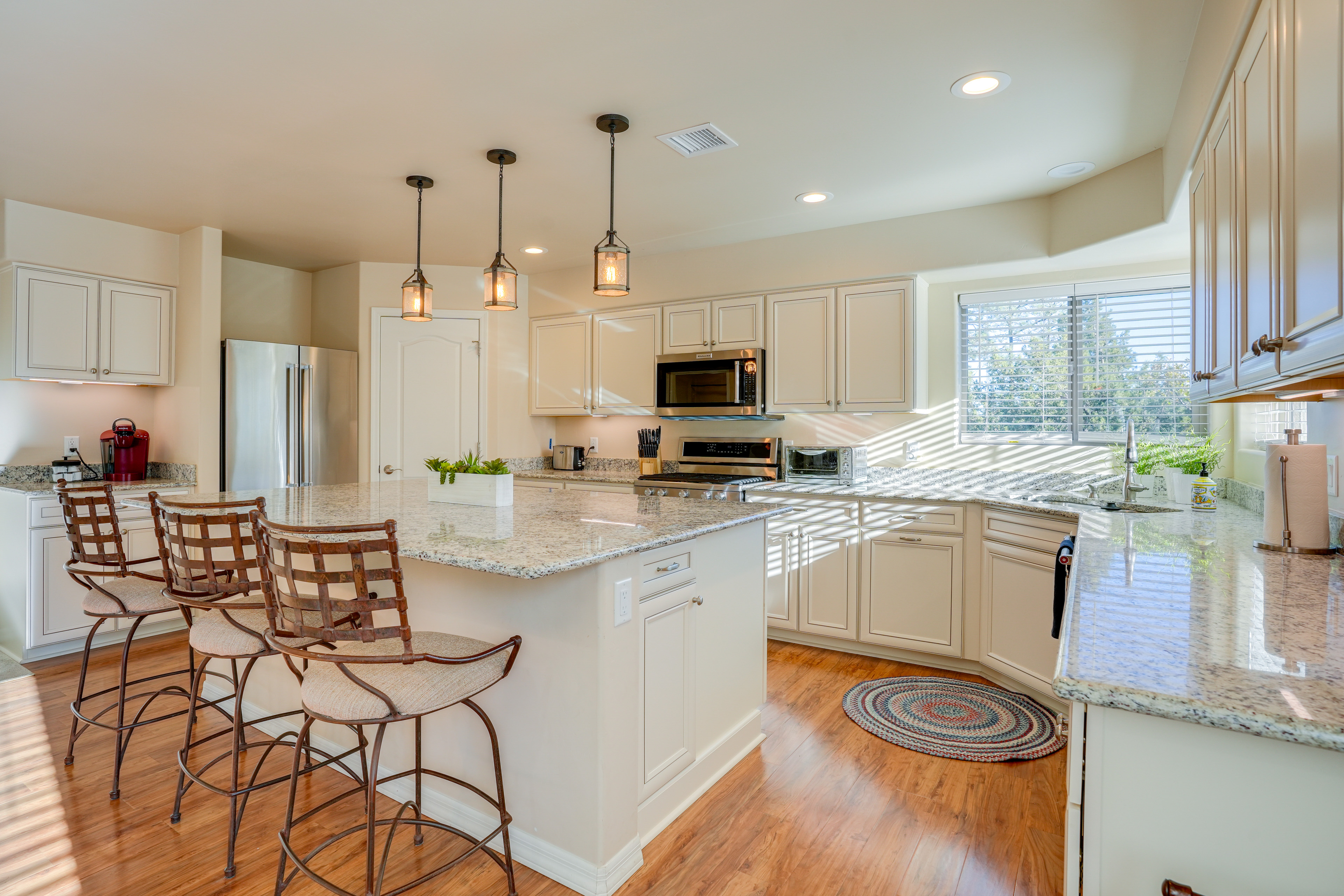 4 Mi to Hiking! Prescott Home w/ Furnished Patio