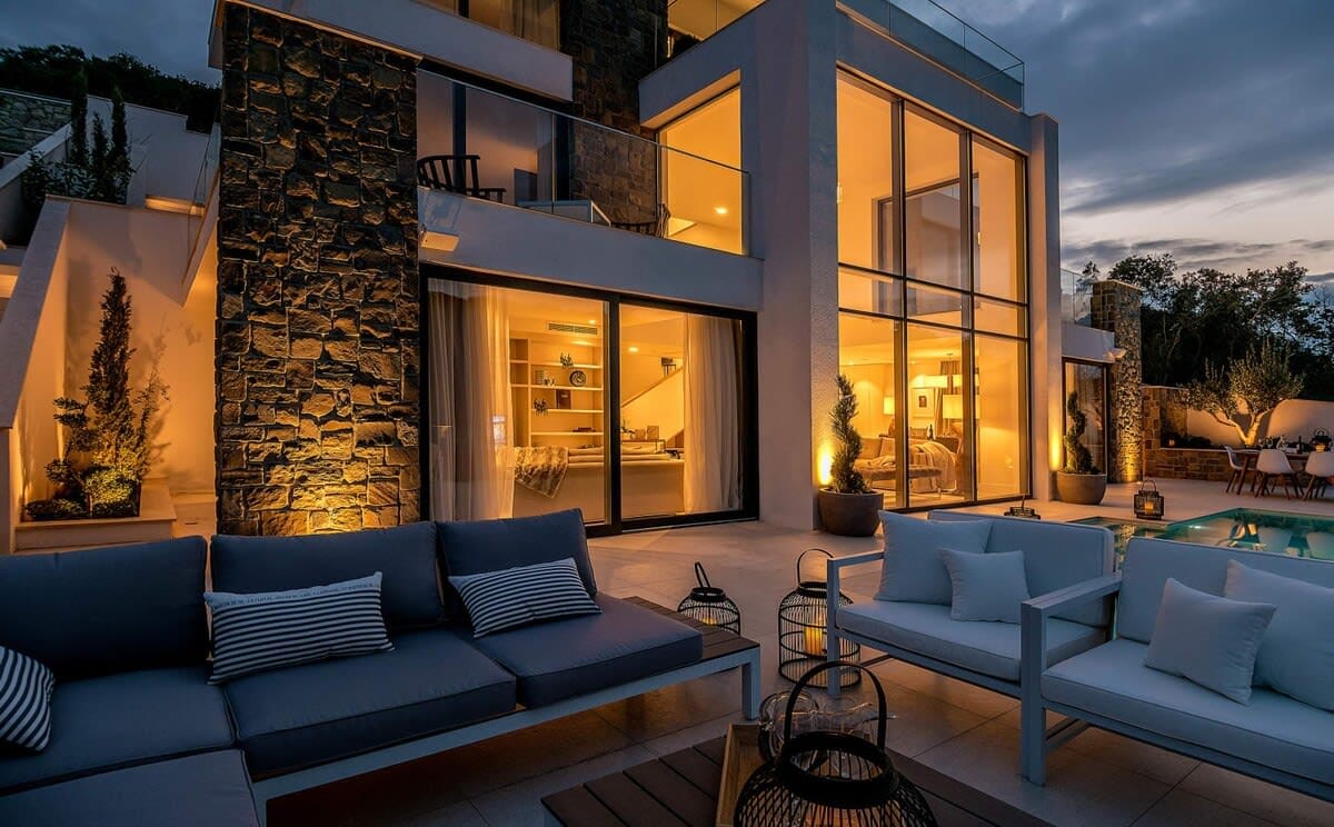 Luxury Beachfront Villa with Pool