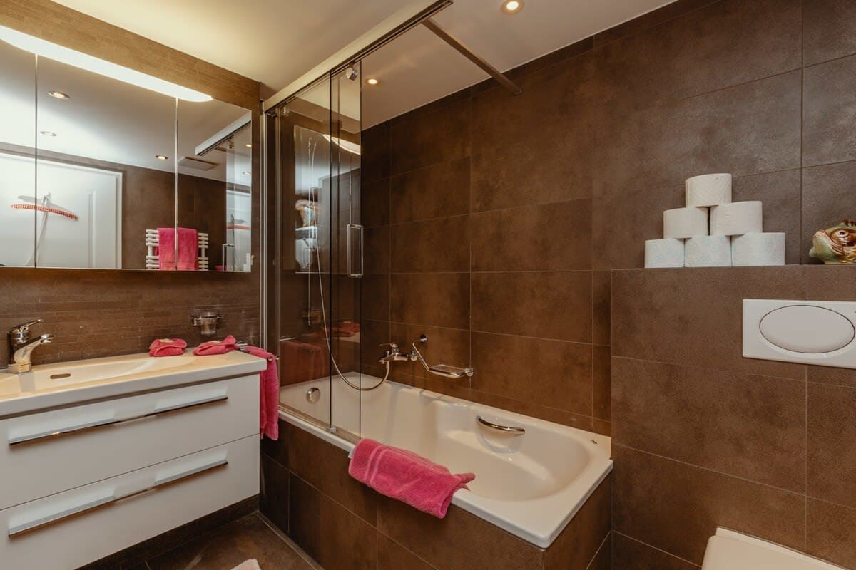 lovely bathroom with bathtub 