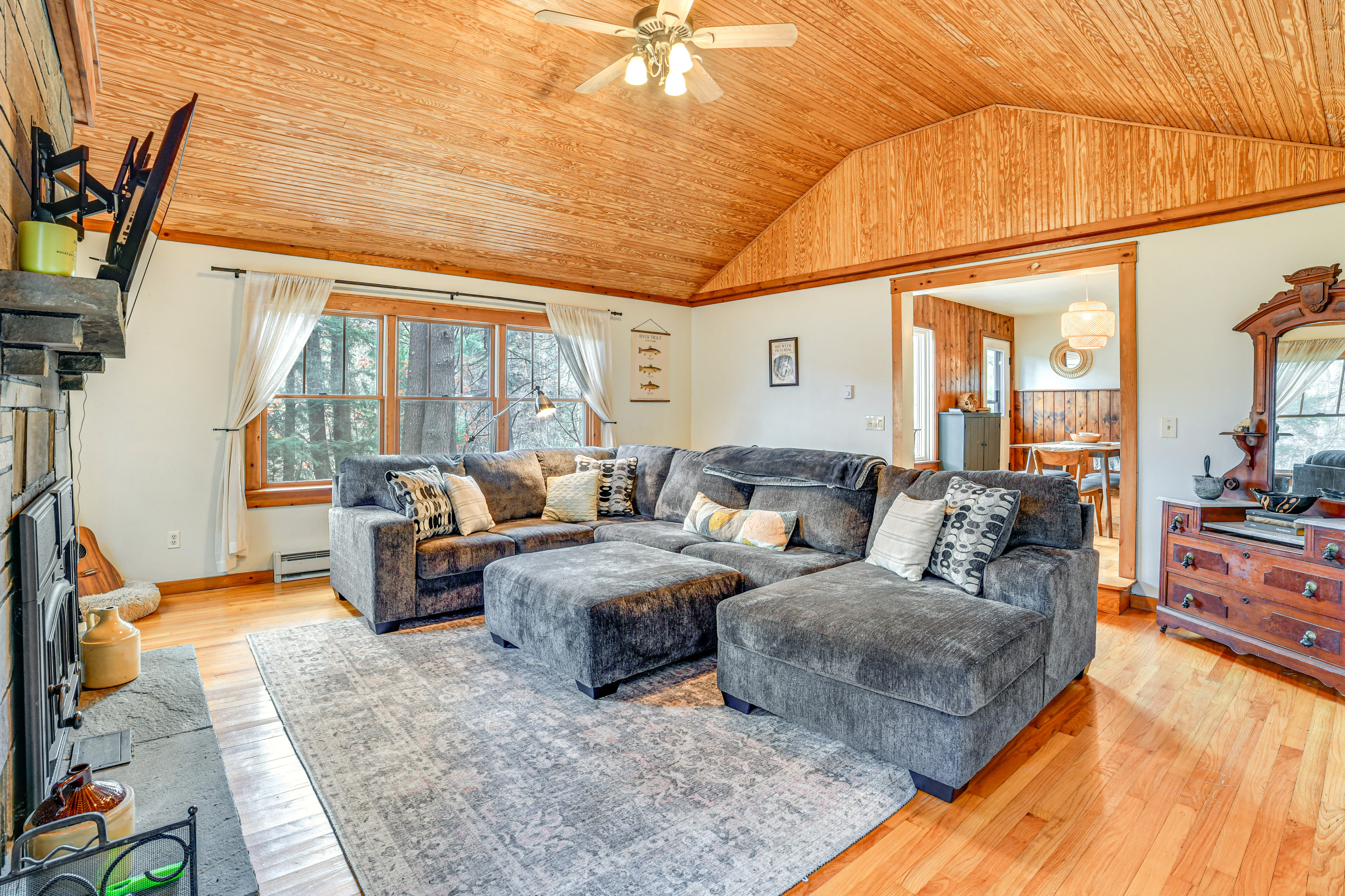 Property Image 1 - Cozy Cottage Near Hiking & Skiing!