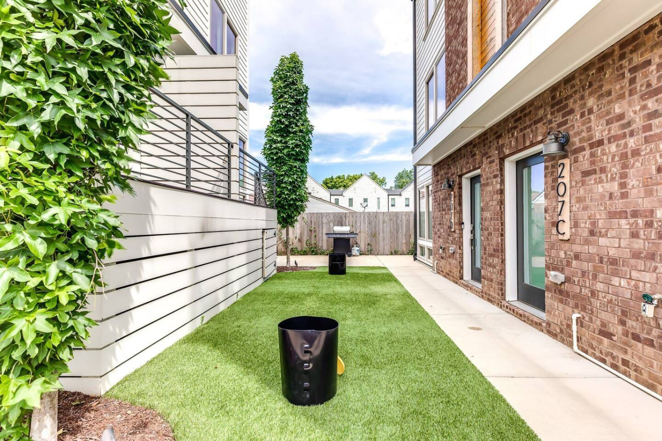 Game On! 11 Beds • 1Mi to Nissan Stadium - 207C Neill Ave