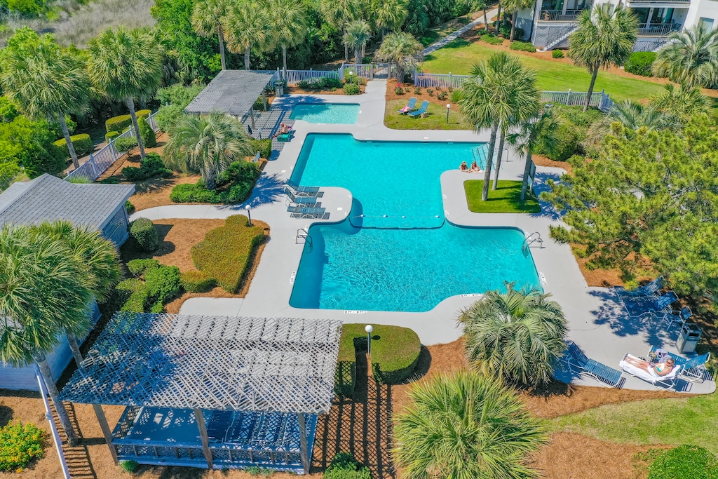 Take a refreshing dip in the community swimming pool, a quiet and inviting spot to unwind after a day at the beach. Designed for comfort and convenience, it's the perfect place to relax and soak up the Hilton Head sunshine.