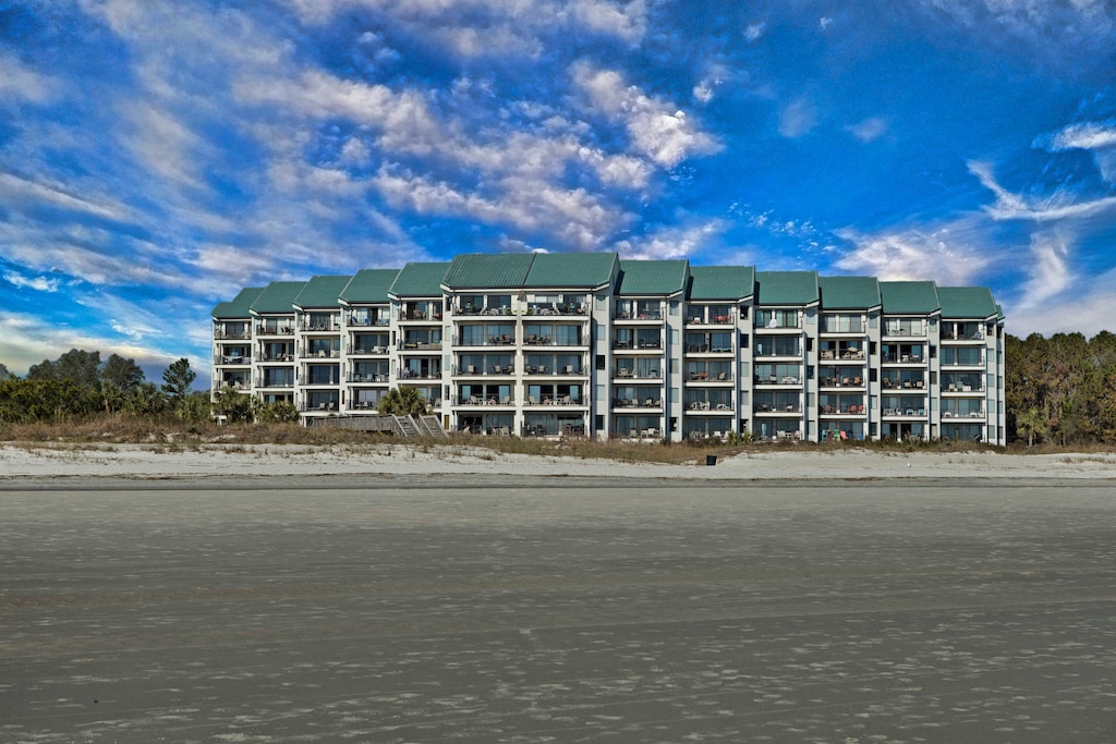 Oceanfront building complex