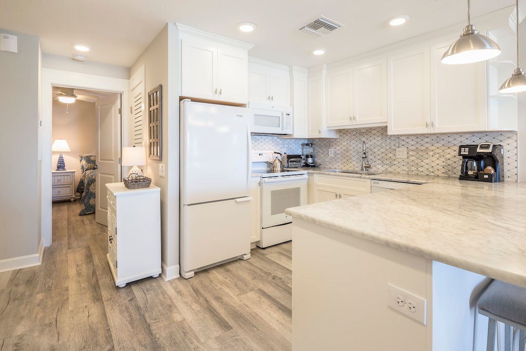 Modern, fully equipped kitchen