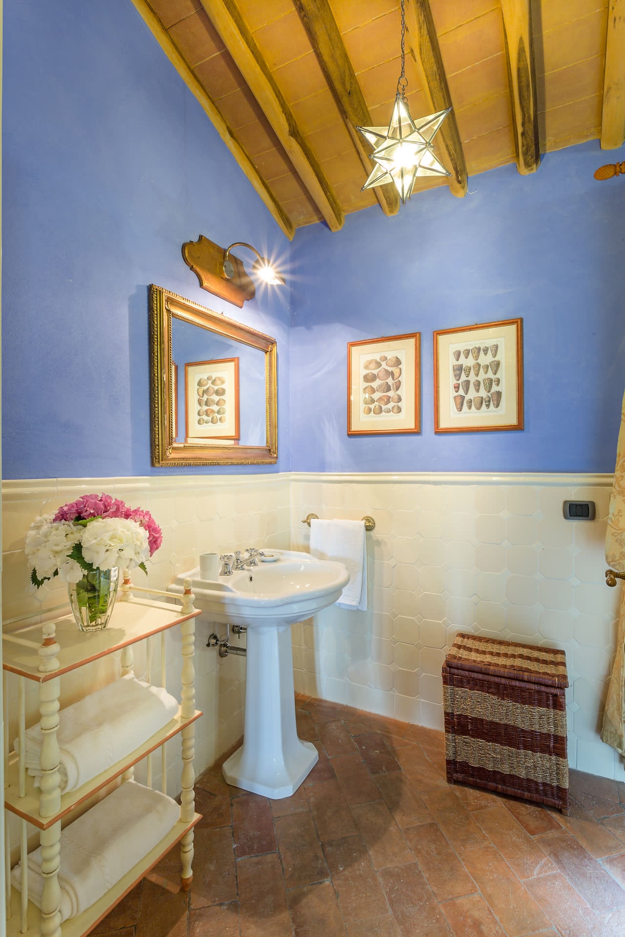 Charming 4 Bedroom Villa in Tuscany Charming 4 Bedroom Villa in Tuscany