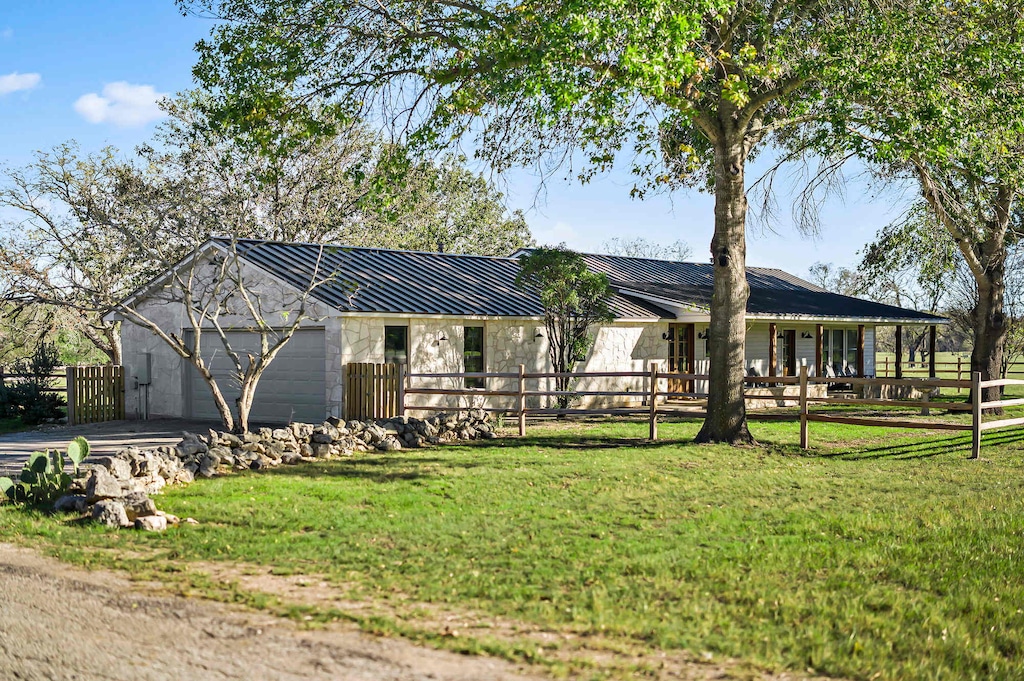 Relaxing Hill Country Home with Outdoor Fire Pit