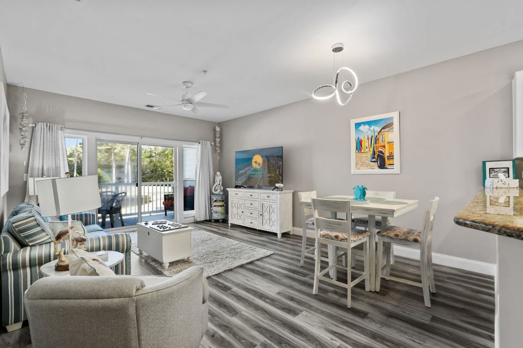 Living Area & Dining Table