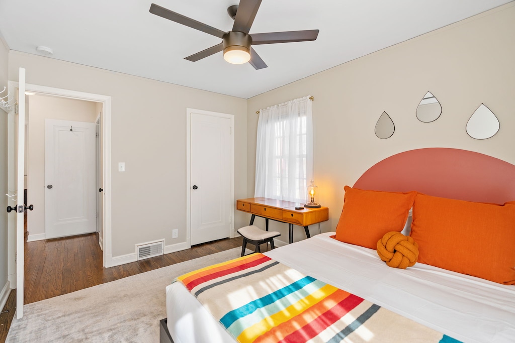 Bedroom 1 - Main Floor Queen