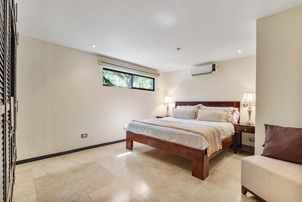 Bedroom #1 - King Bed with En Suite Bathroom