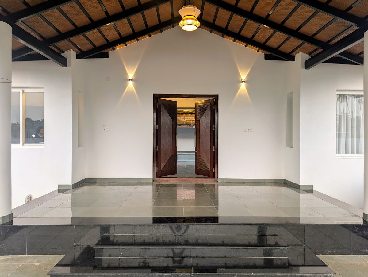 Maddirala House · Luxury 4-BR B&B in Draksharamam