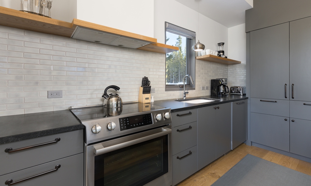 Lake Cabin 4 kitchen4