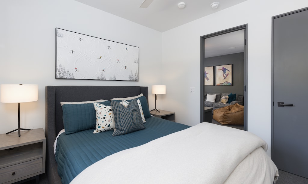 Lake Cabin 4 den bedroom2