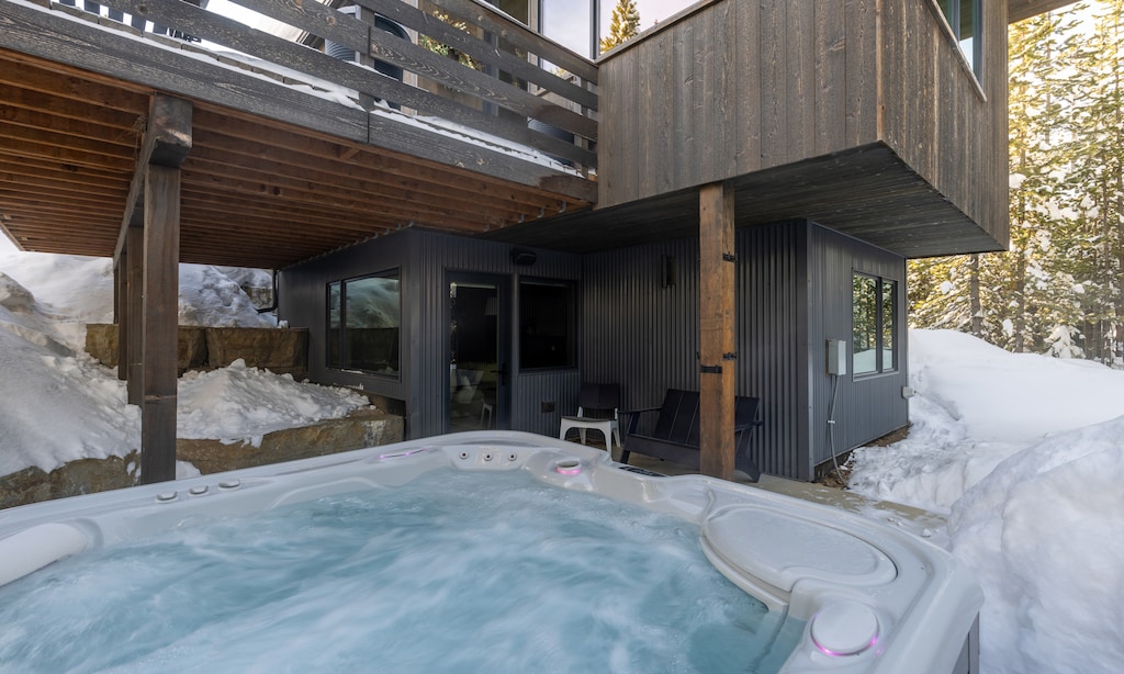 Lake Cabin 4 hot tub2