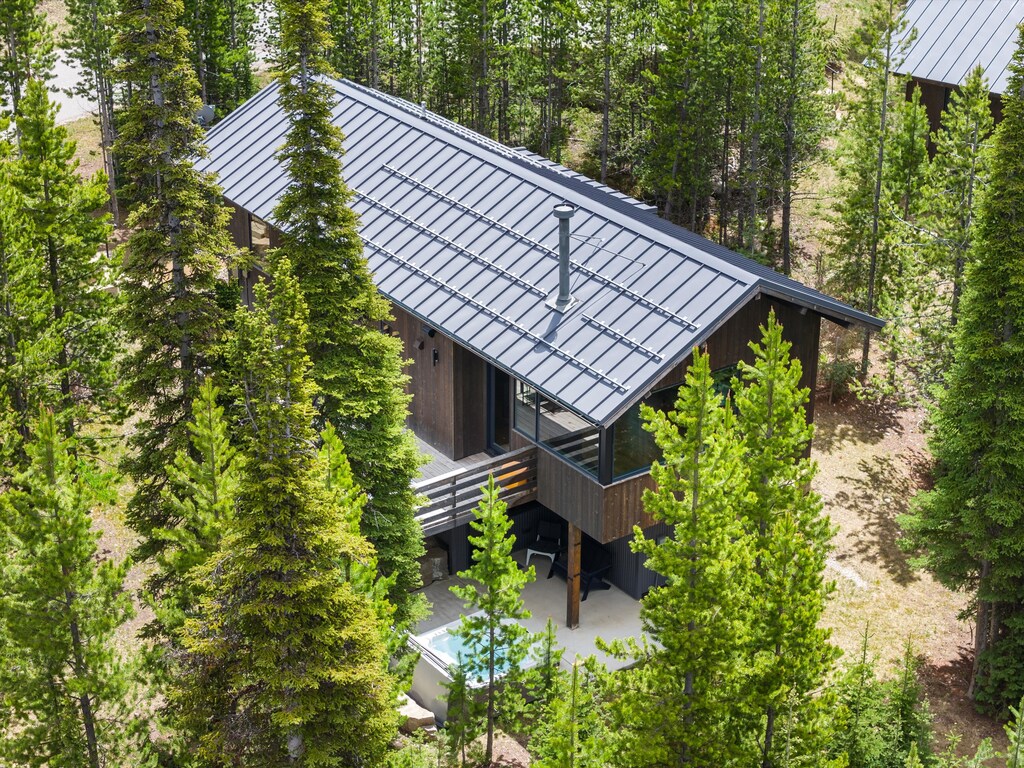 04-DJI_20240611130357_0697_D