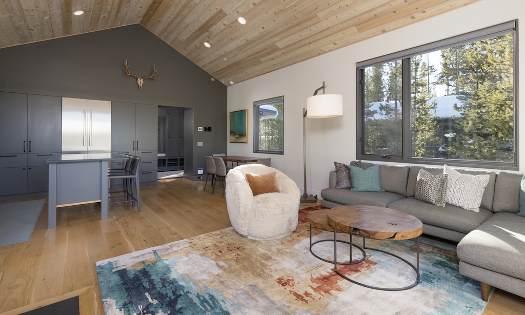 Lake Cabin 4 living1