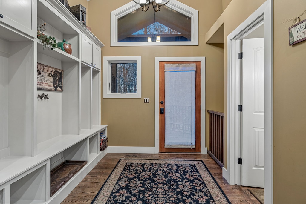 This entryway says, ‘Welcome home!’ with a side of rustic charm.