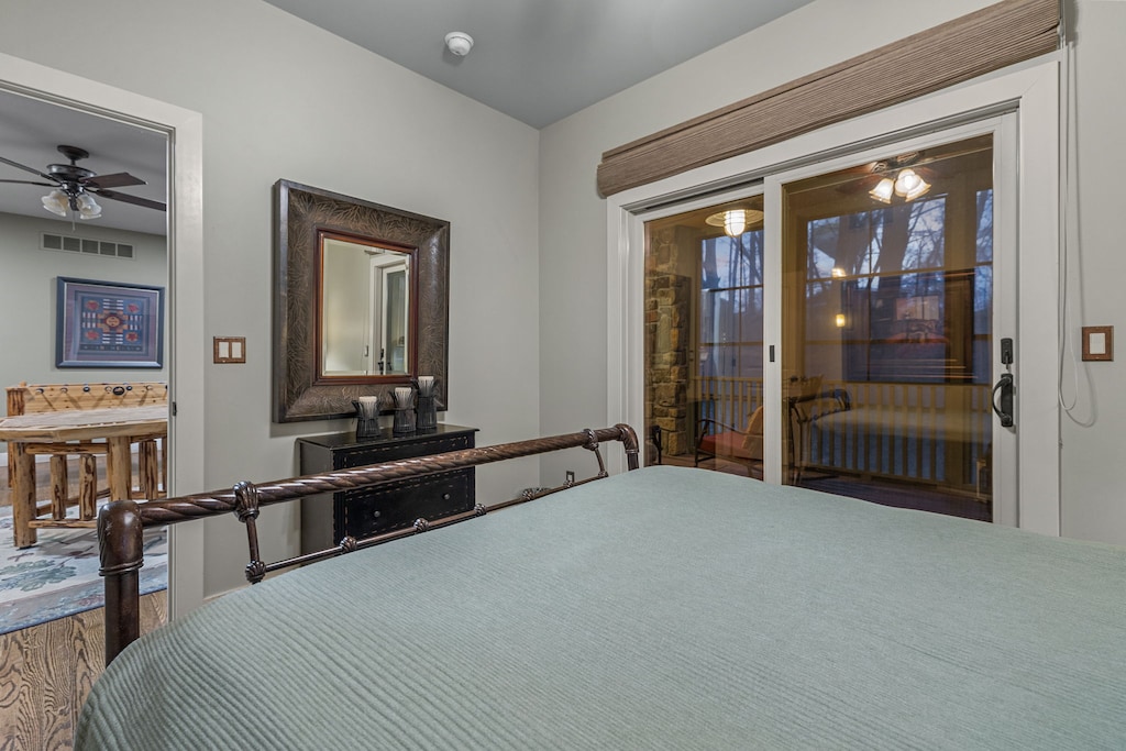 Wake up, slide open the door, and step into relaxation—this room is all about peaceful vibes.