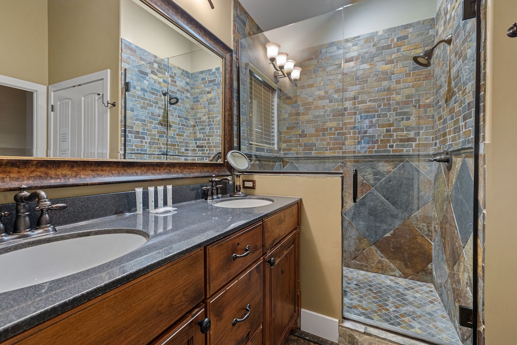 Rustic charm meets spa-like vibes—who’s ready for a hot shower?