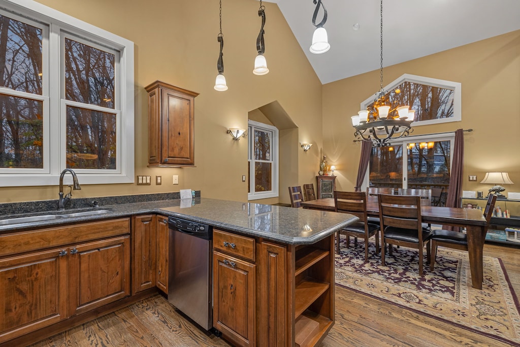Wide countertops, cozy dining, and forest views—this kitchen is serving up all the heartwarming vibes.